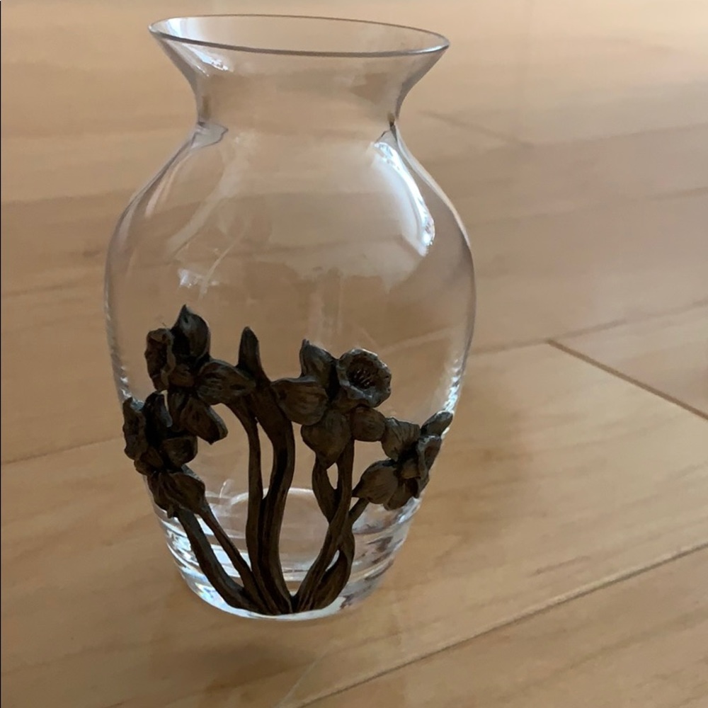 Seagull Glass Vase with Daffodil Pewter